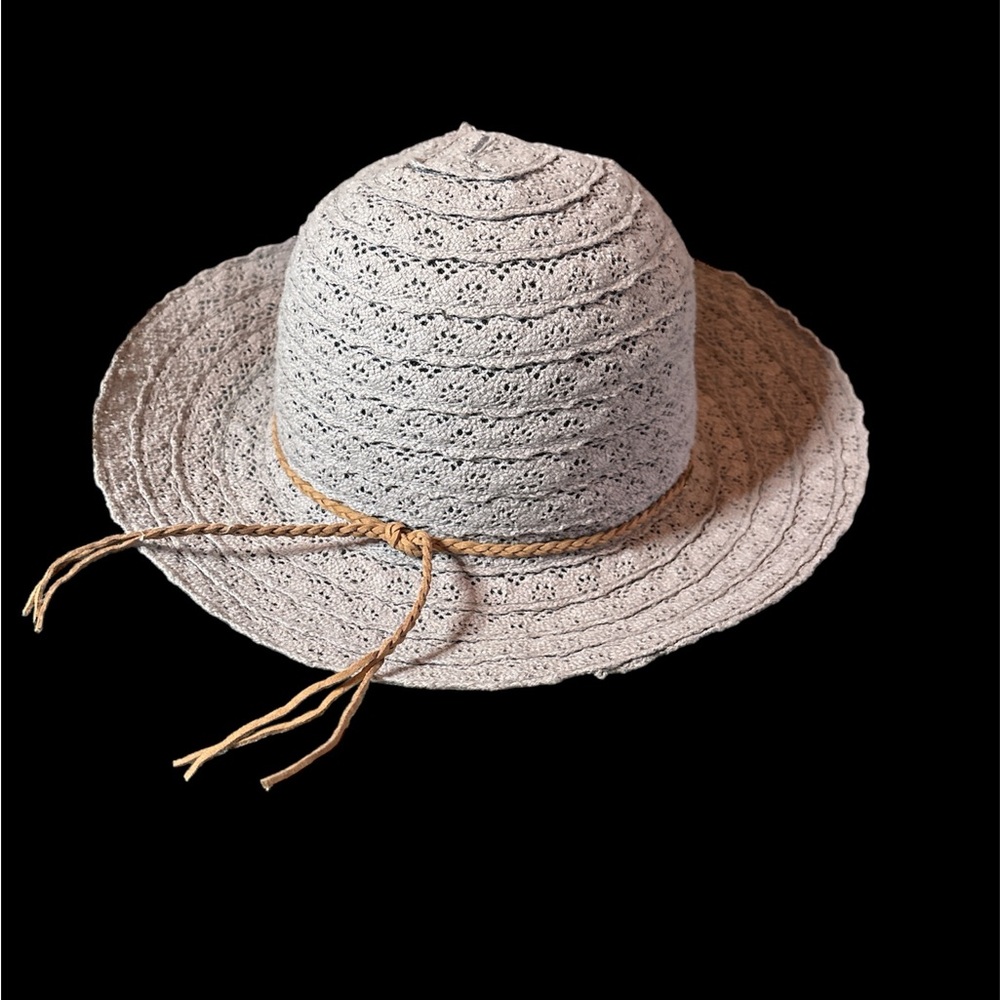 C.C Exclusives lavender woven hat - EUC